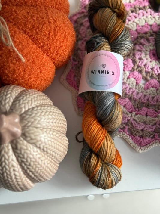 Winnies DK sparkle yarn 100g 75% Superwash Merino, 20% Nylon, 5% Silver Stellina. Halloween colourway